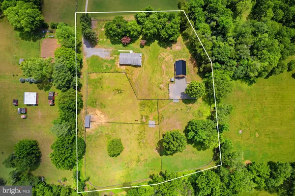 $899,999 | 20103 Shelburne Glebe Road, Purcellville, VA 20132