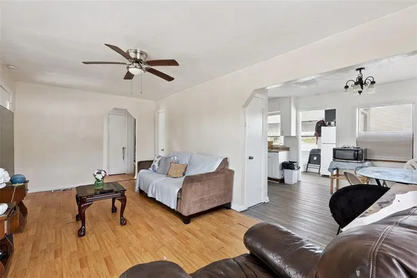 $265,000 | 806 South Main Avenue, Groveland, FL 34736