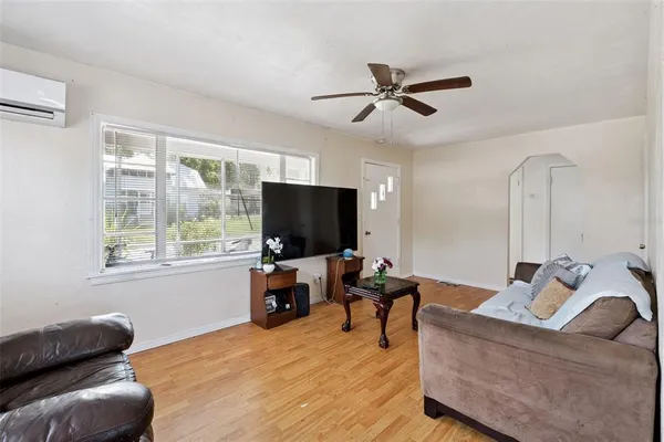 $265,000 | 806 South Main Avenue, Groveland, FL 34736