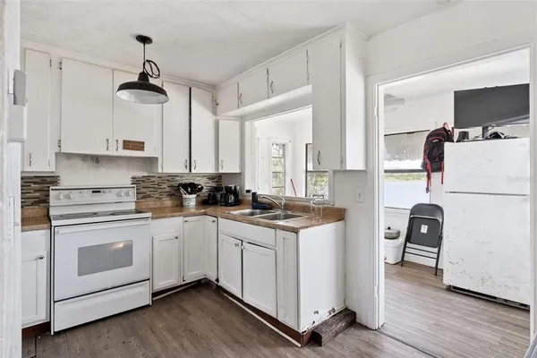 $265,000 | 806 South Main Avenue, Groveland, FL 34736