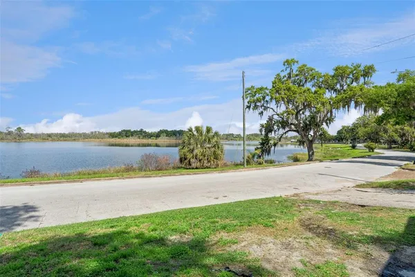 $265,000 | 806 South Main Avenue, Groveland, FL 34736