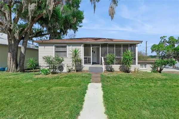 $265,000 | 806 South Main Avenue, Groveland, FL 34736