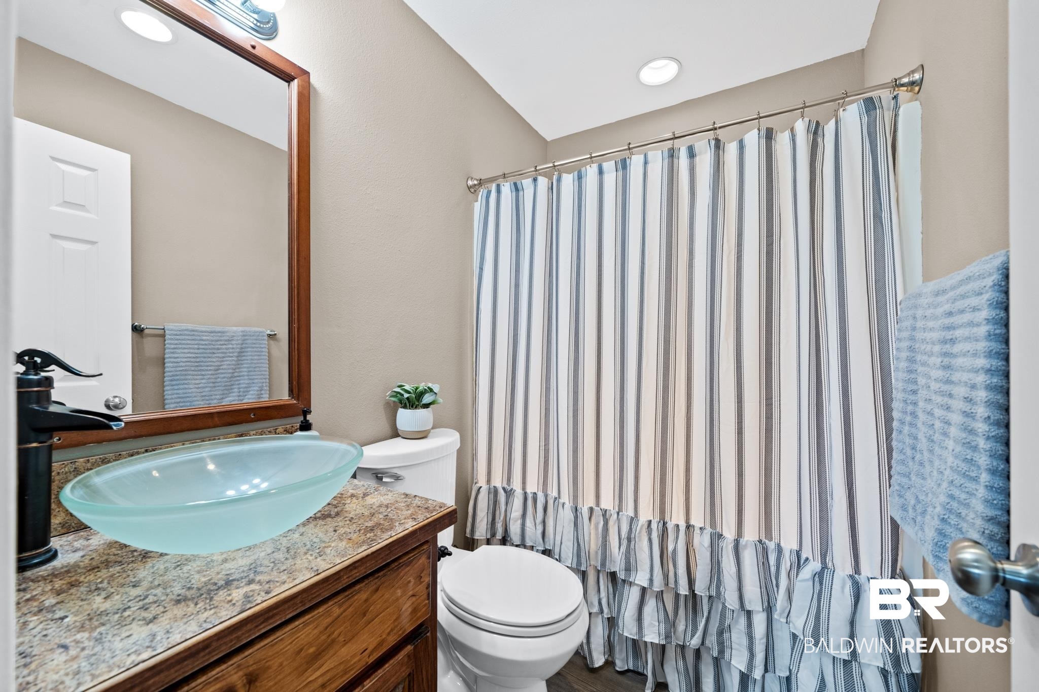 4586 Spinnaker Way Orange Beach, AL 36561 - Photo 17 of 37 Bathroom 3