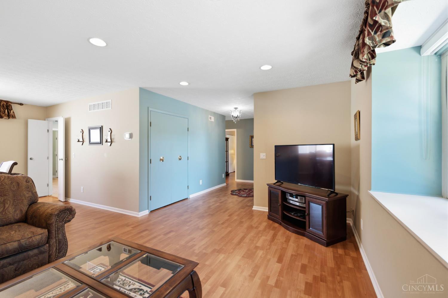 2 Boxwood Court Springdale, OH 45246 - Photo 8 of 53