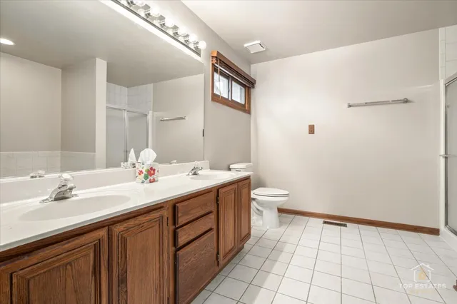 $595,000 | 1190 Woodcreek Lane, Hoffman Estates, IL 60169