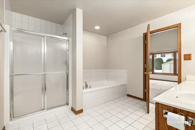 $595,000 | 1190 Woodcreek Lane, Hoffman Estates, IL 60169