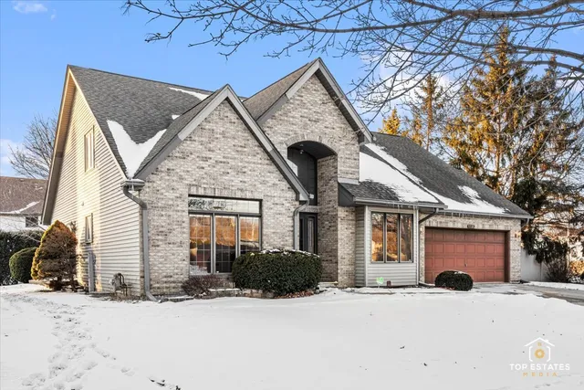 $595,000 | 1190 Woodcreek Lane, Hoffman Estates, IL 60169