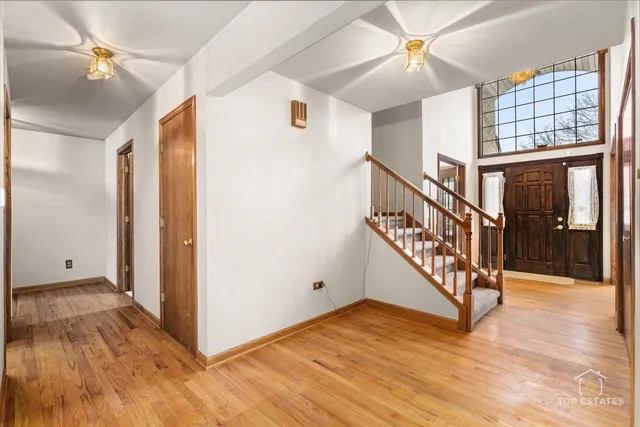 $595,000 | 1190 Woodcreek Lane, Hoffman Estates, IL 60169