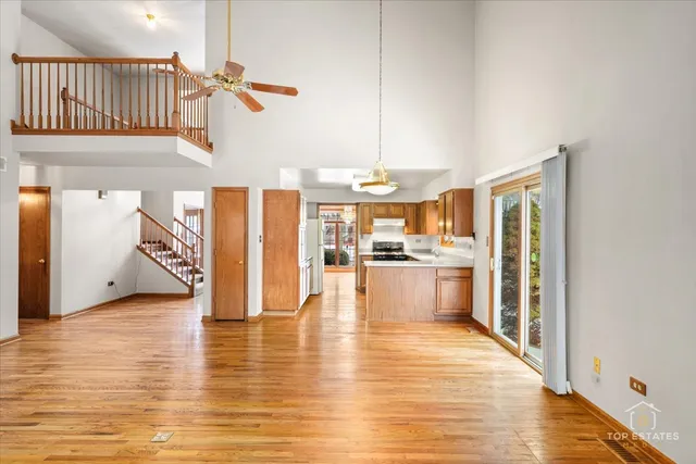 $595,000 | 1190 Woodcreek Lane, Hoffman Estates, IL 60169