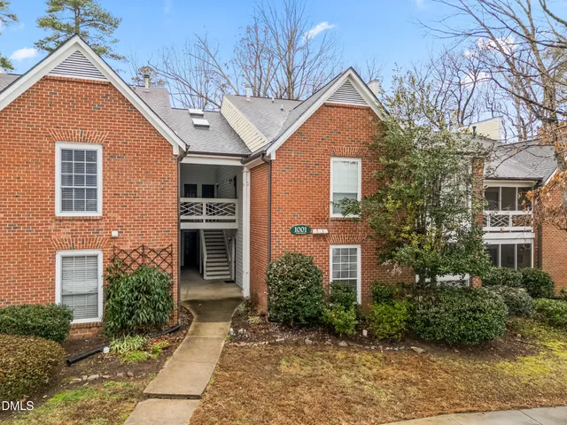 $219,999 | 1001 Kingswood Drive, Unit J, Chapel Hill, NC 27517