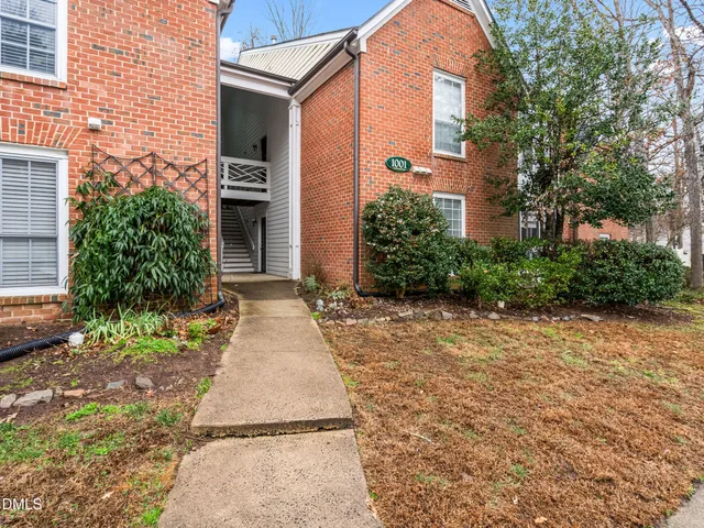 $219,999 | 1001 Kingswood Drive, Unit J, Chapel Hill, NC 27517