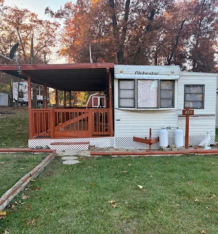 a view of a house with backyard and sitting area
