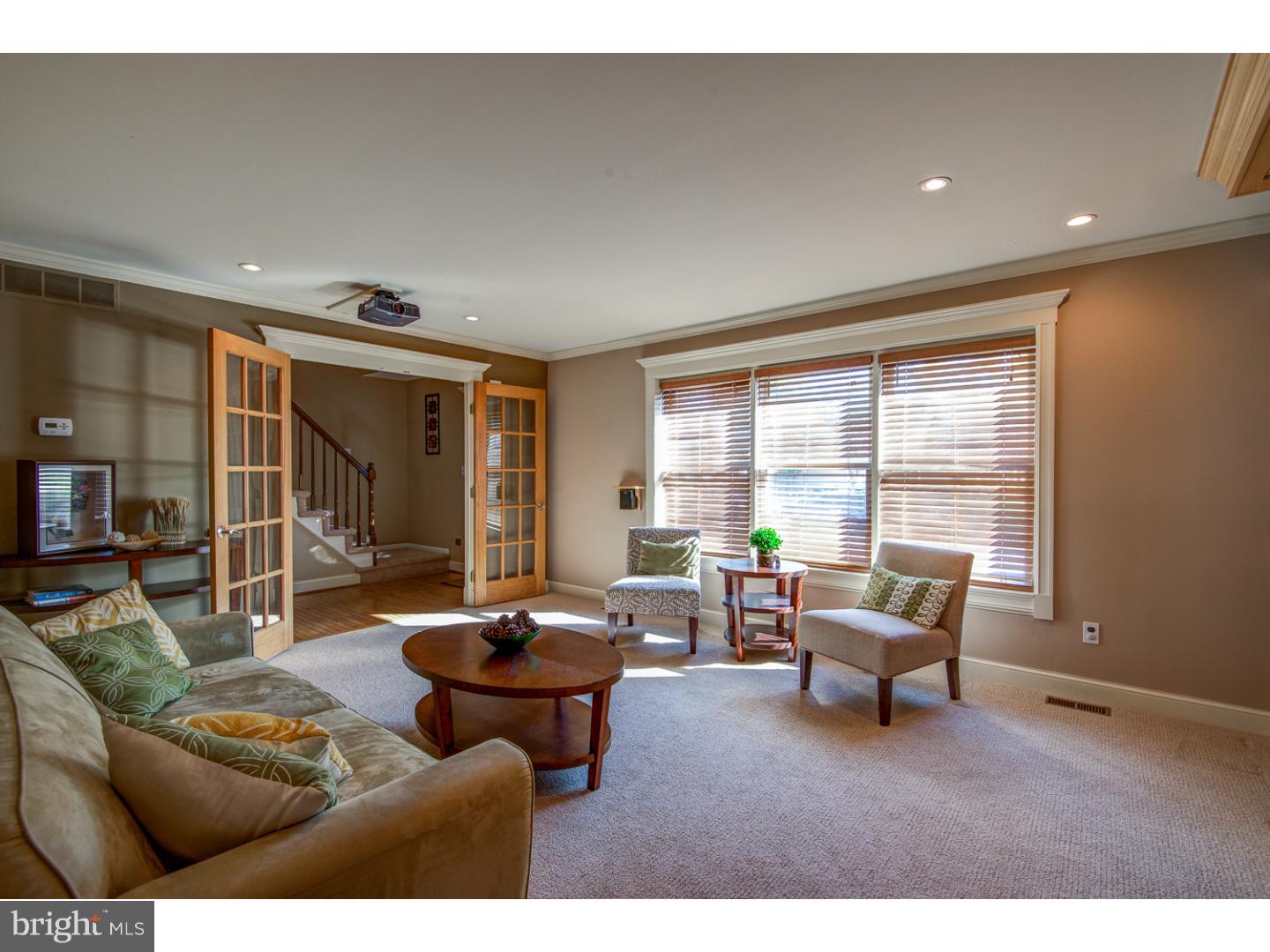 46 Euston Road West Marlton, NJ 08053 - Photo 4 of 25 Living Room
