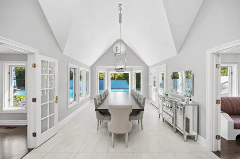 $2,999,000 | 2 Hickory Lane, Northbrook, IL 60062