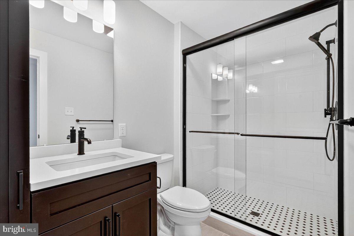 425 Asha Way, Unit 2 Harleysville, PA 19438 - Photo 10 of 21 Hall Bath- Decorated Model