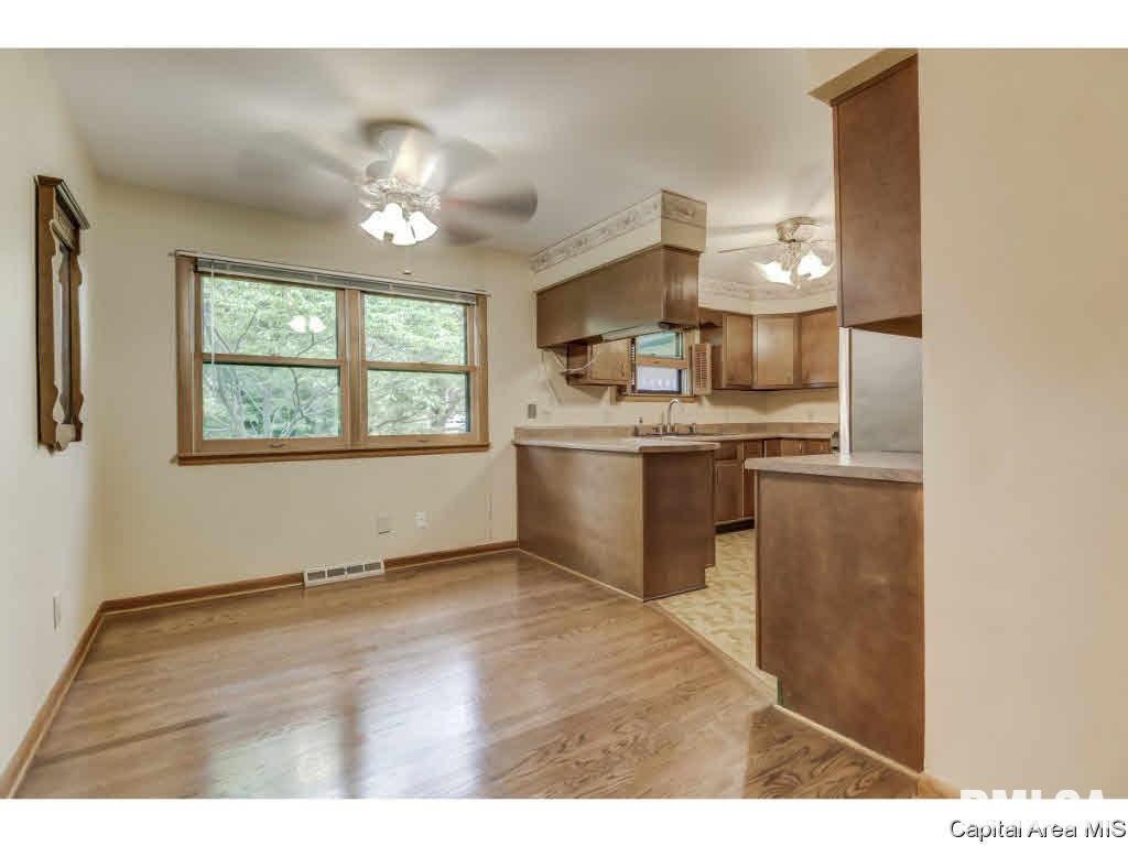 7100 Garden View Lane Springfield, IL 62712 - Photo 11 of 36