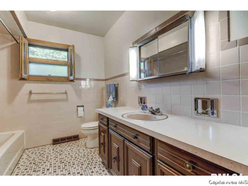 7100 Garden View Lane Springfield, IL 62712 - Photo 22 of 36