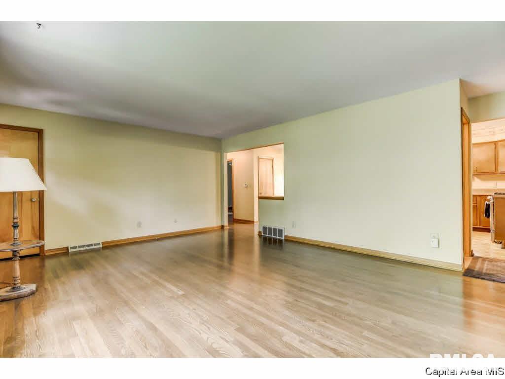 7100 Garden View Lane Springfield, IL 62712 - Photo 4 of 36