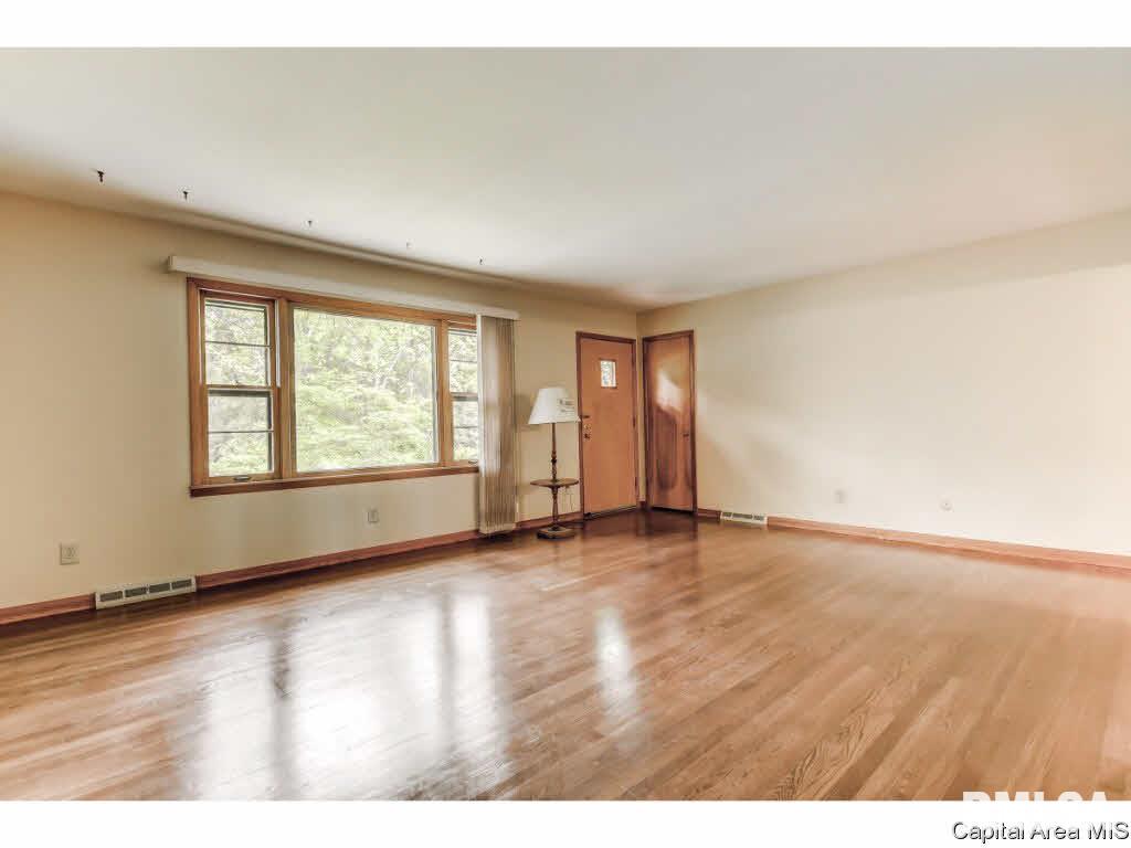 7100 Garden View Lane Springfield, IL 62712 - Photo 5 of 36