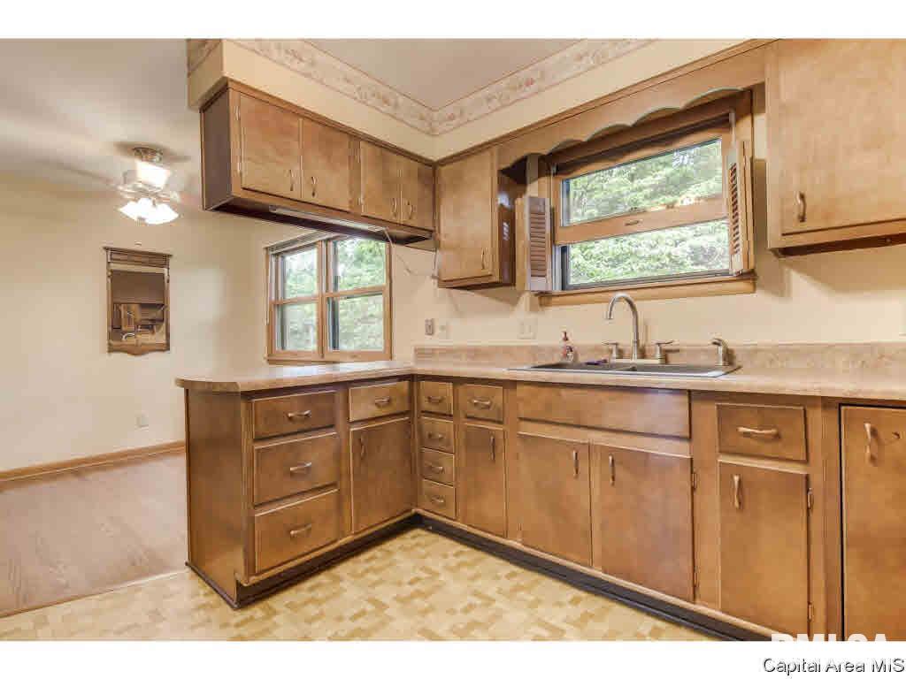 7100 Garden View Lane Springfield, IL 62712 - Photo 6 of 36