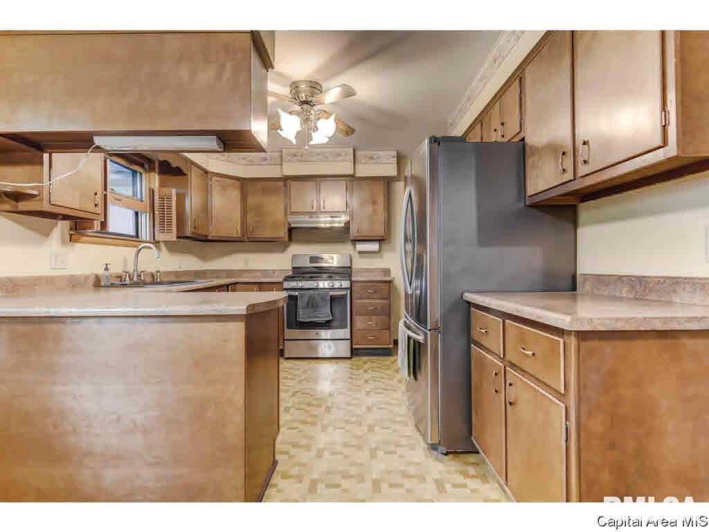7100 Garden View Lane Springfield, IL 62712 - Photo 7 of 36