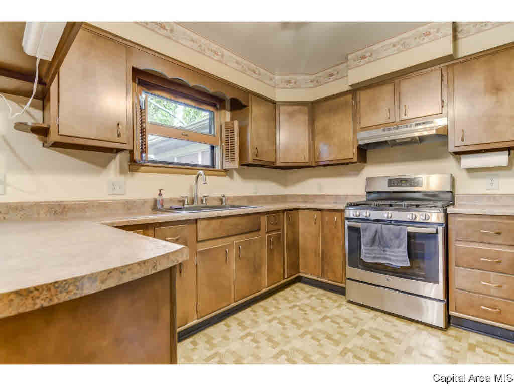 7100 Garden View Lane Springfield, IL 62712 - Photo 8 of 36