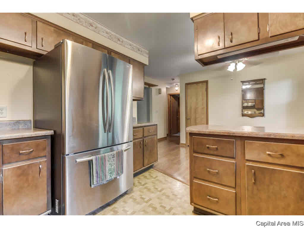 7100 Garden View Lane Springfield, IL 62712 - Photo 10 of 36