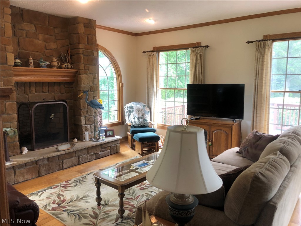 213 South Ridge Road West Conneaut, OH 44030 - Photo 11 of 34 Family Room