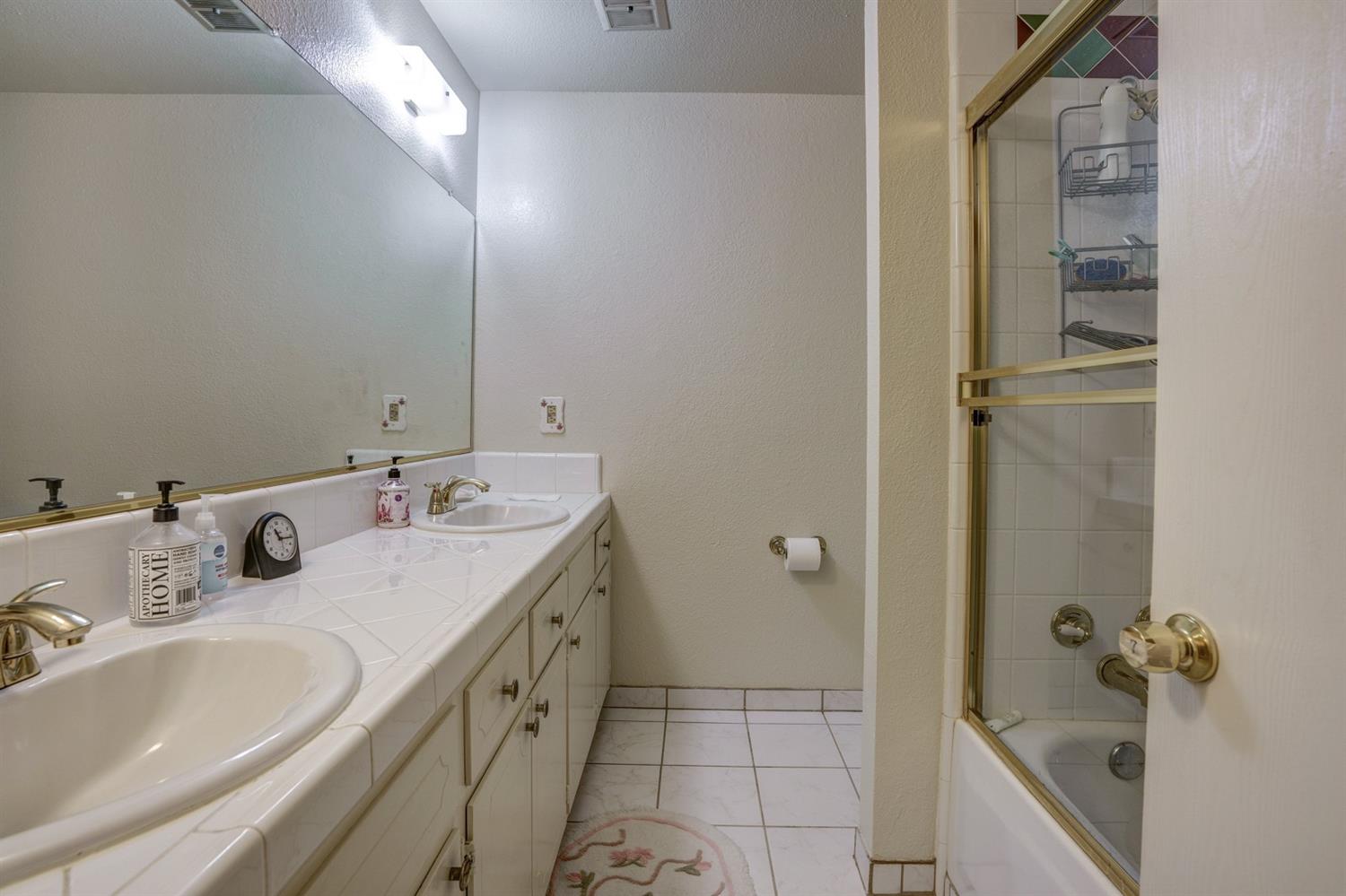 831 Redwood Lane Lemoore, CA 93245 - Photo 14 of 25