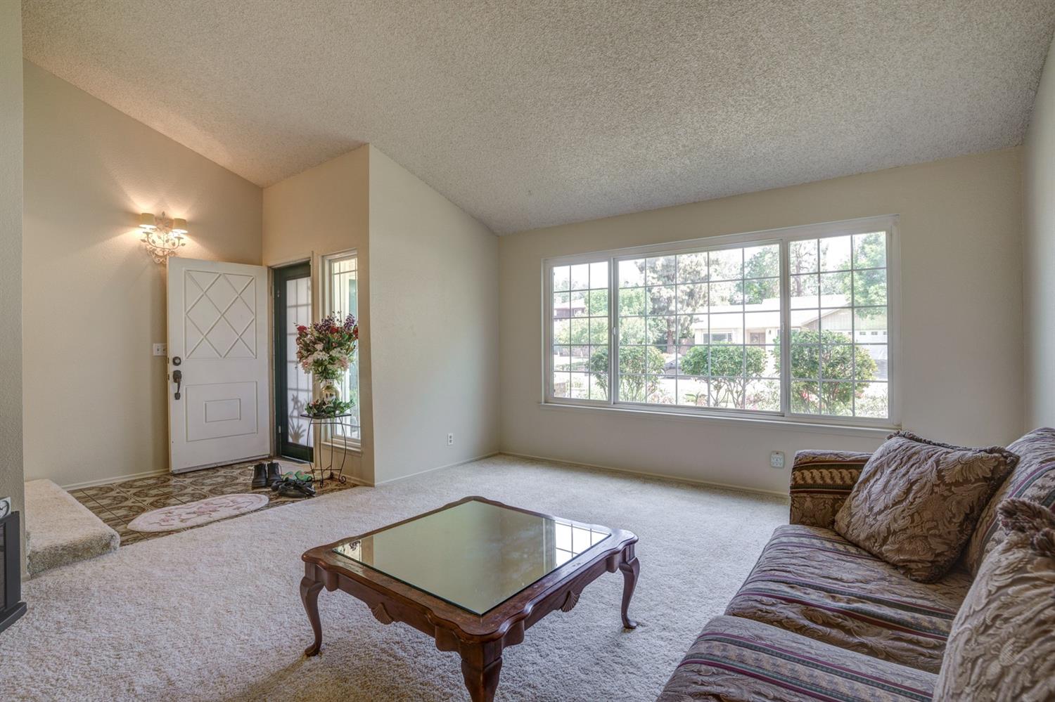 831 Redwood Lane Lemoore, CA 93245 - Photo 5 of 25