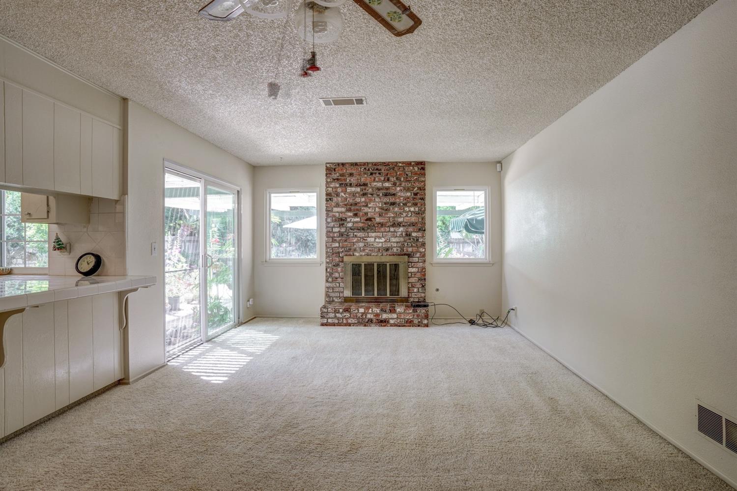 831 Redwood Lane Lemoore, CA 93245 - Photo 7 of 25