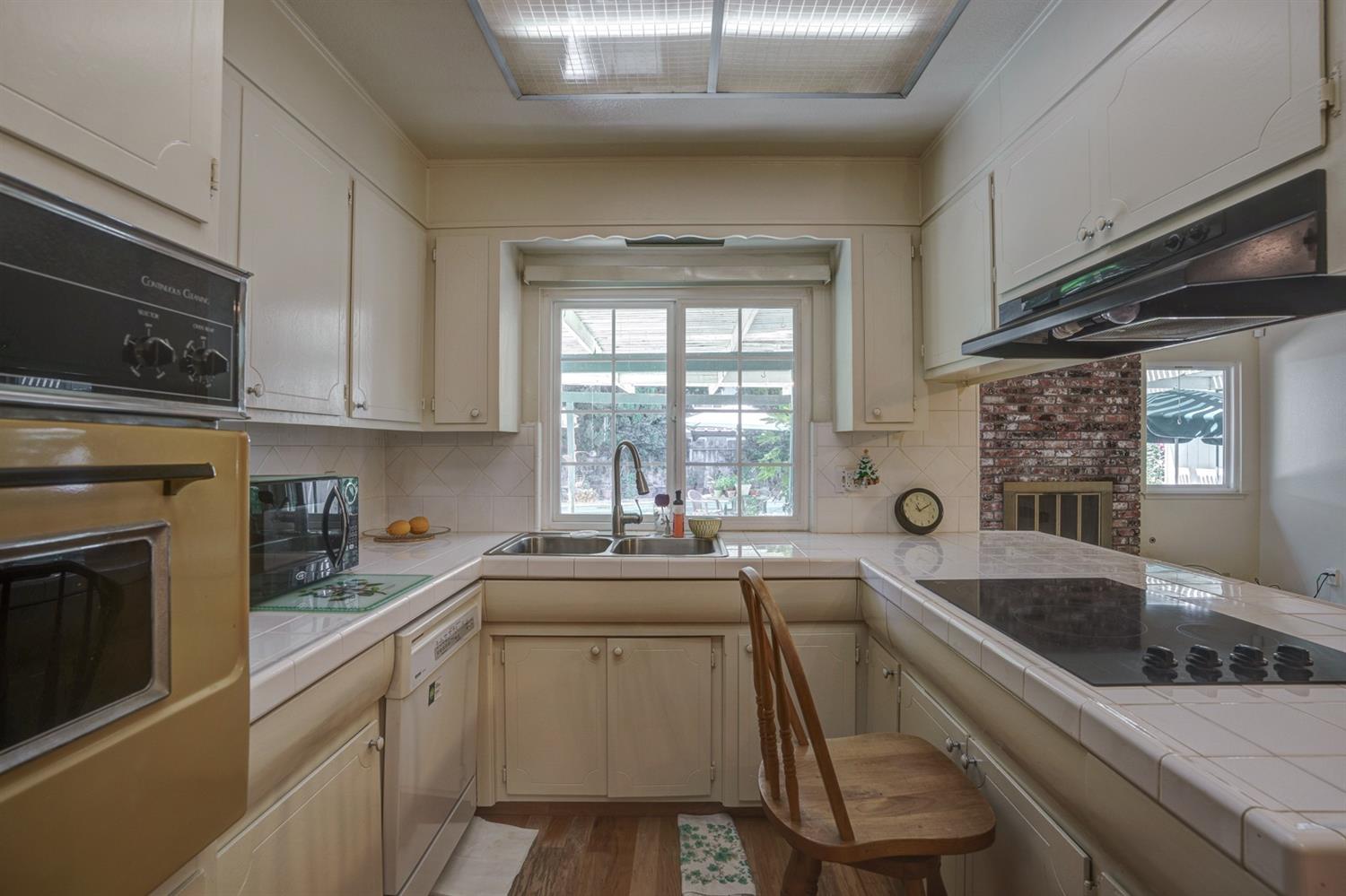 831 Redwood Lane Lemoore, CA 93245 - Photo 9 of 25