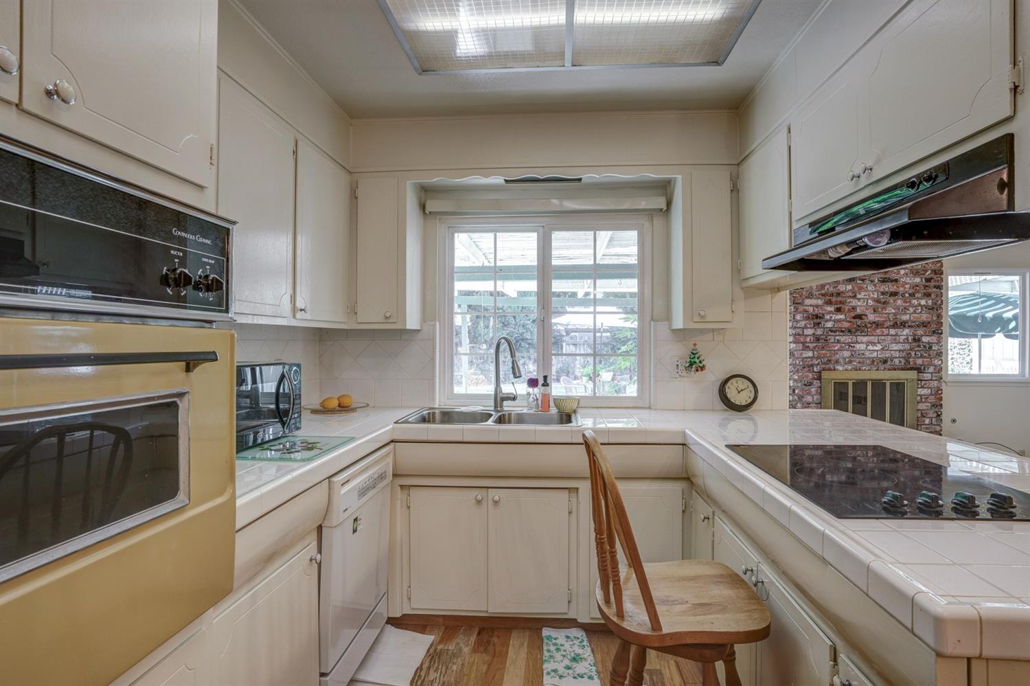 831 Redwood Lane Lemoore, CA 93245 - Photo 10 of 25