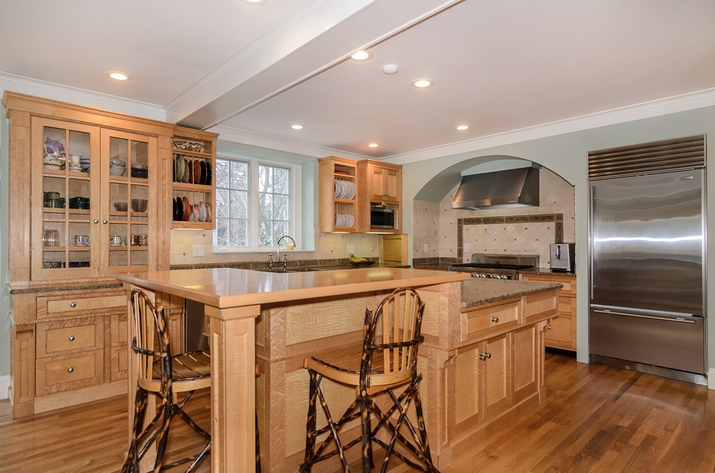 32 Croton Street Wellesley, MA 02481 - Photo 8 of 28 Gallery Image 8