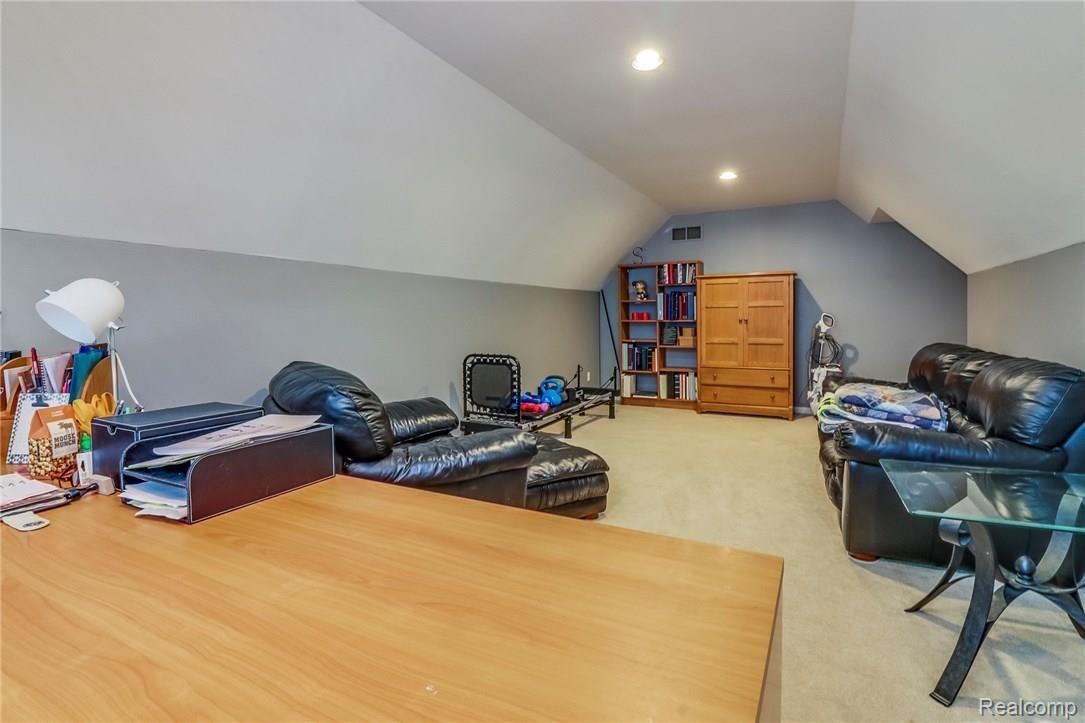 10117 Silver Lake Road Brighton, MI 48116 - Photo 17 of 31 20.jpg