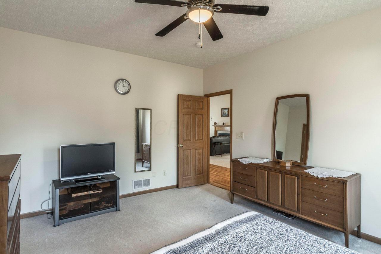 3093 Splitrock Road Columbus, OH 43221 - Photo 12 of 22 Gallery Image 12