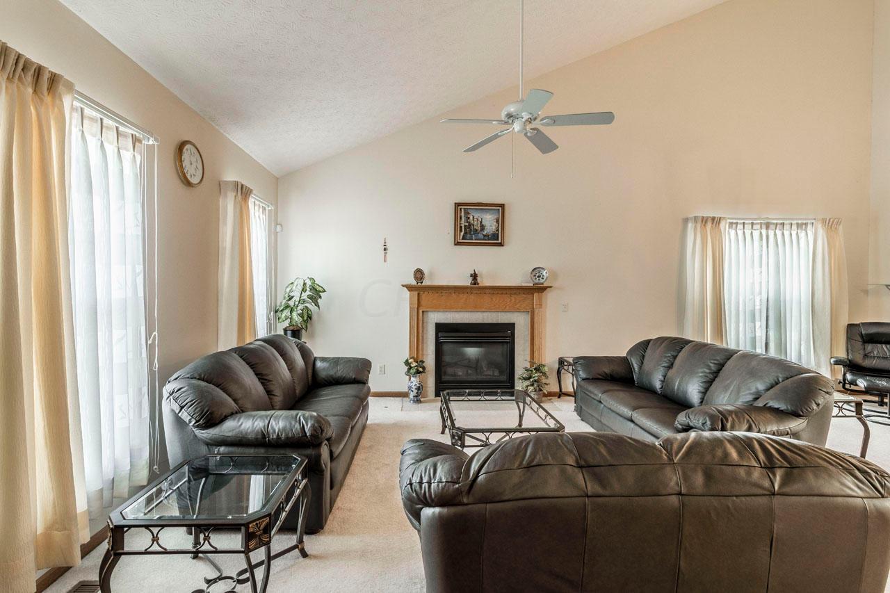 3093 Splitrock Road Columbus, OH 43221 - Photo 4 of 22 Gallery Image 4