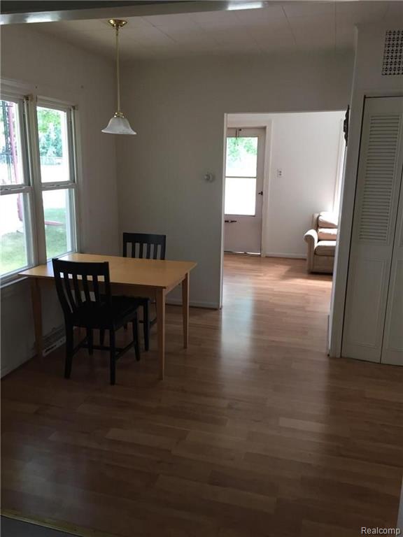 2008 Ridgemont Road Grosse Pointe Woods, MI 48236 - Photo 4 of 28
