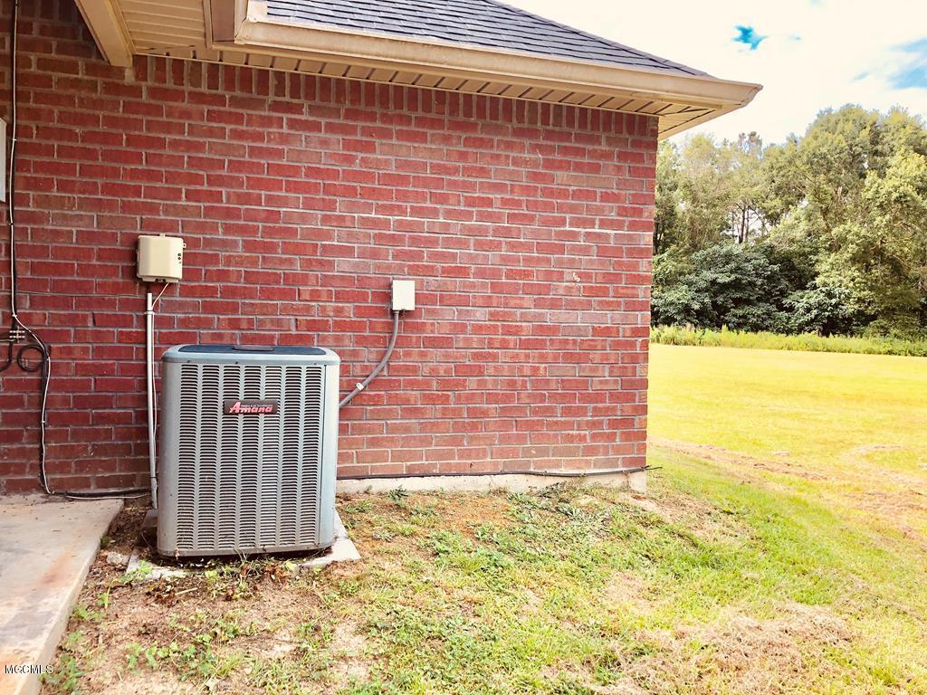 32 Eugene Spence Road Carriere, MS 39426 - Photo 9 of 49 es17