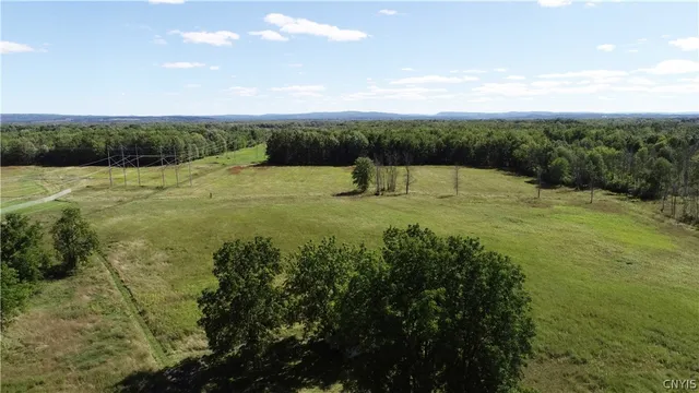 $1,000,000 | 6966 East Taft Road, East Syracuse, NY 13057