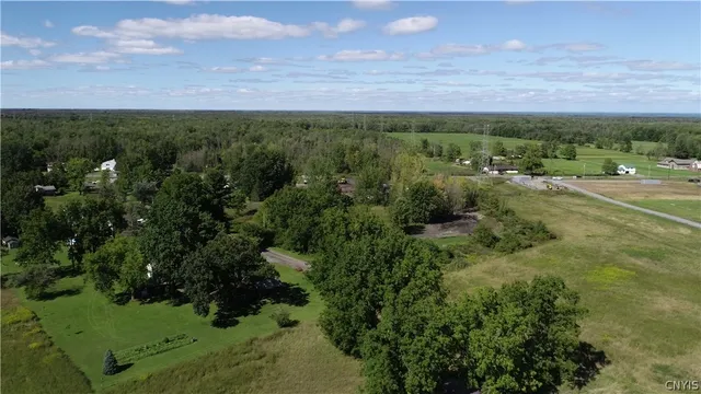 $1,000,000 | 6966 East Taft Road, East Syracuse, NY 13057