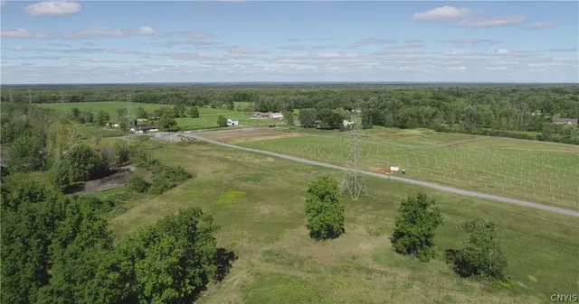 $1,000,000 | 6966 East Taft Road, East Syracuse, NY 13057