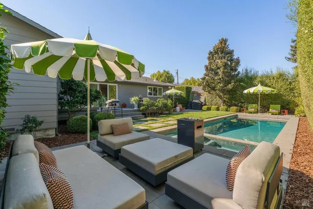 $1,795,000 | 804 Josephine Lane, Healdsburg, CA 95448