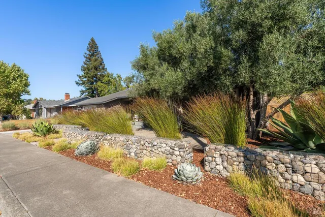 $1,795,000 | 804 Josephine Lane, Healdsburg, CA 95448