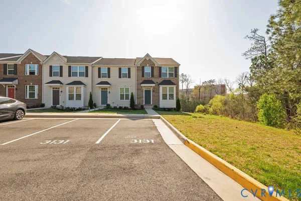a view of residential houses with city street