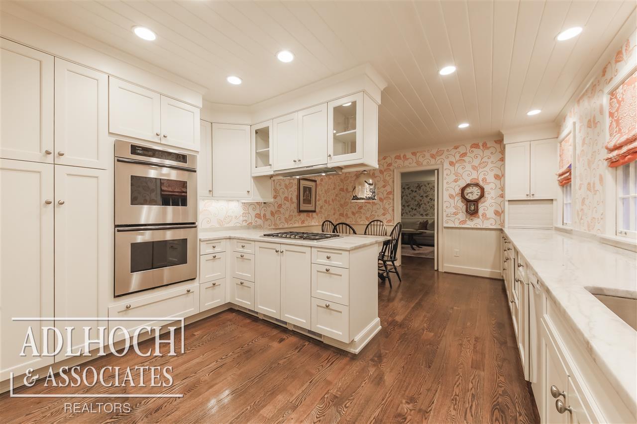 165 Cloverly Road Grosse Pointe, MI 48236 - Photo 2 of 24 31311039-1.JPG