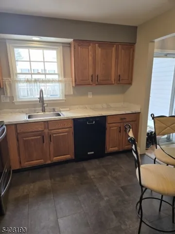 $2,100 | 147 Mockingbird Court, Three Bridges, NJ 08887