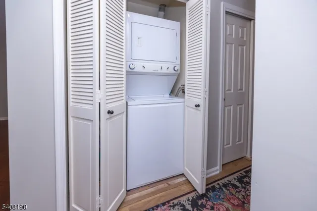 $2,100 | 147 Mockingbird Court, Three Bridges, NJ 08887