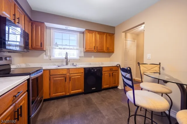 $2,100 | 147 Mockingbird Court, Three Bridges, NJ 08887