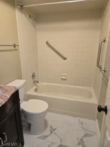 $2,100 | 147 Mockingbird Court, Three Bridges, NJ 08887